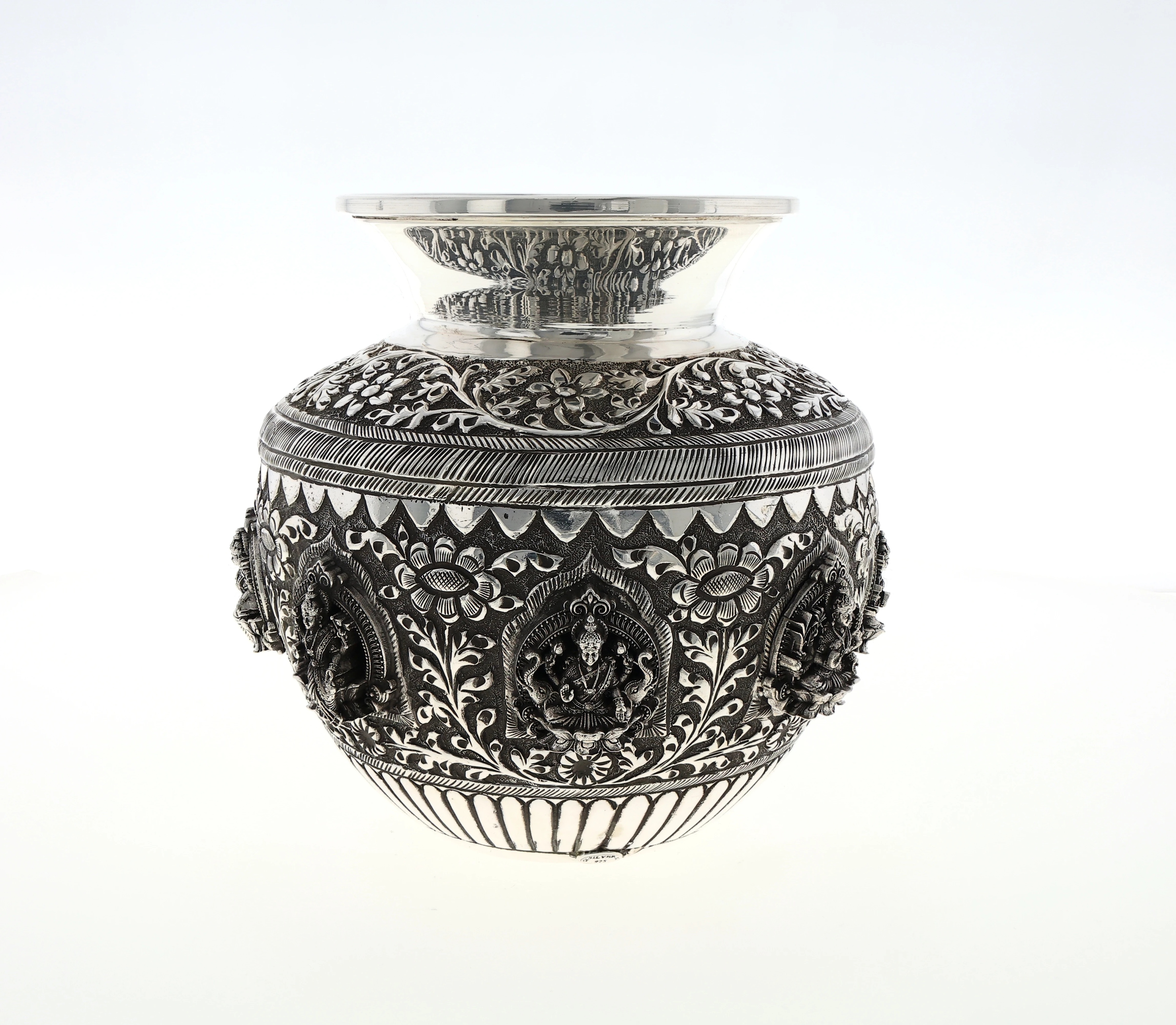 Handcrafted Antique Silver Sombu — image 1